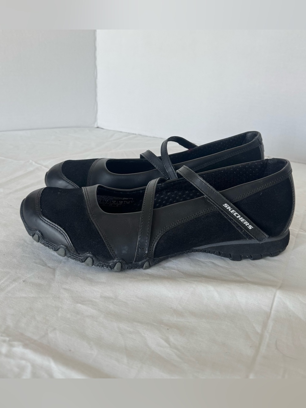 Skechers Women’s Black Mary Jane Slip-On Flats Size 10